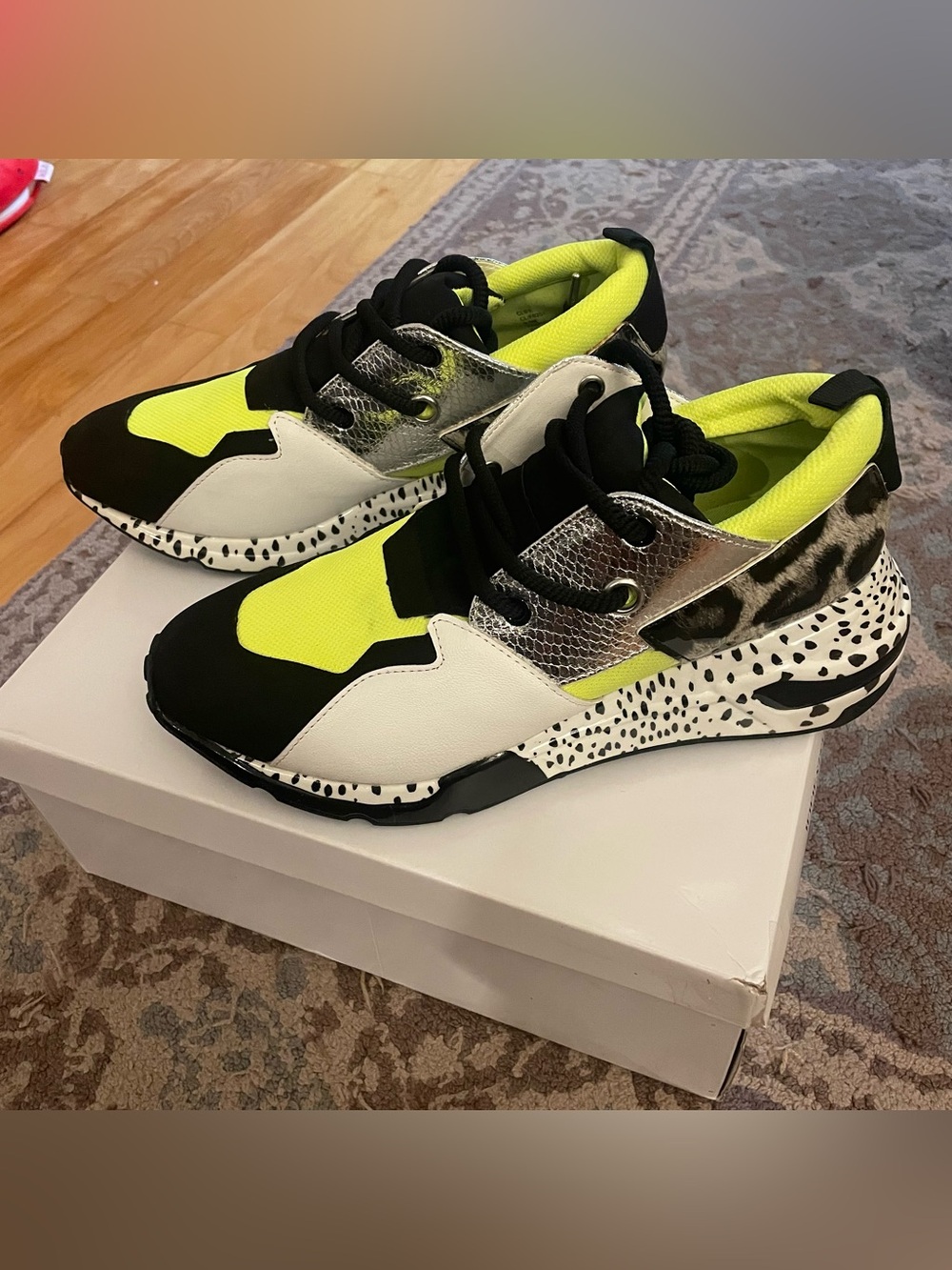 Steve Madden Cliff Sneaker - Neon Green - Size 9.5